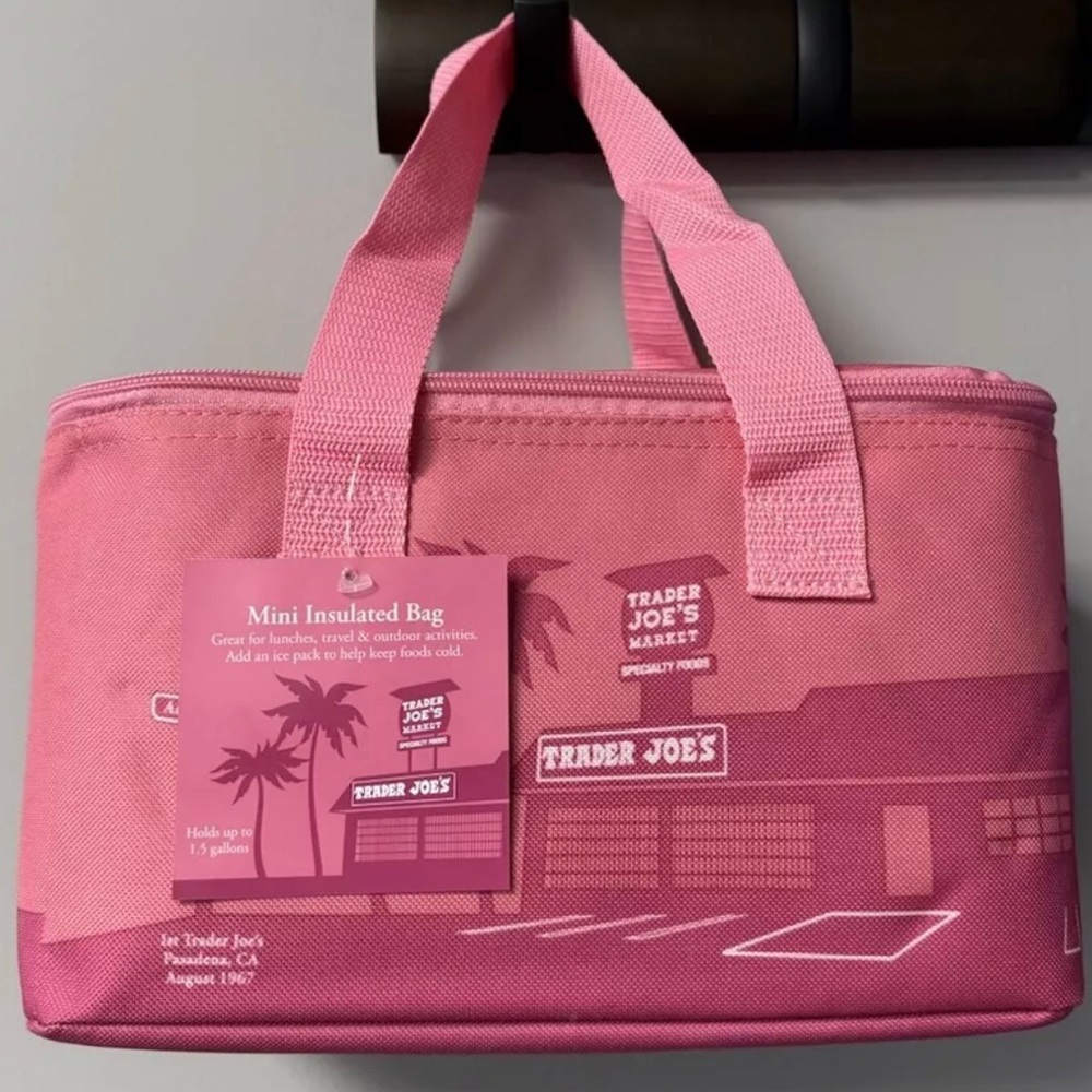 Trader Joe’s Mini Insulated Bag - Pink Valentine’s Day Limited Edition - NWT